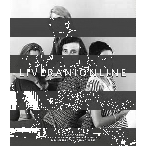 NEG-RICCHI E POVERI gruppo musicale italiano, nato artisticamente nel 1968, a Genova - Retrospettiva (composto da Angela Brambati, Marina Occhiena, Angelo Sotgiu e Franco Gatti) ANNO 1972 AGENZIA ALDO LIVERANI SAS