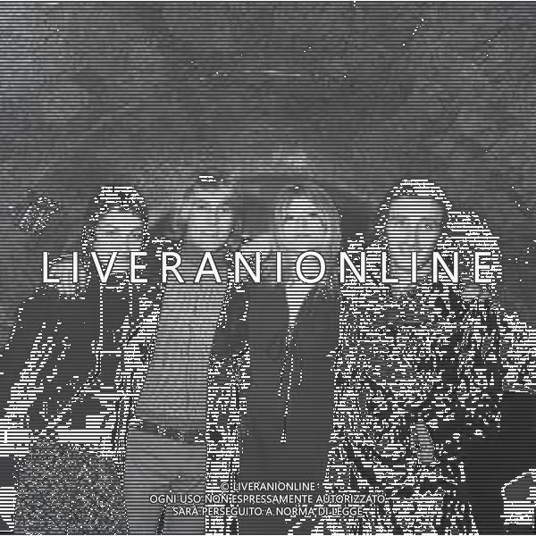 NEG-RETROSPETTIVA COMPLESSO I RICCHI E POVERI NELLA FOTO COMPLESSO MUSICALE DEI RICCHI E POVERI A FIRENZE NELL\'ANNO 1970 Angelo Sotgiu, Franco Gatti, Angela Brambati e Marina Occhiena AG ALDO LIVERANI SAS