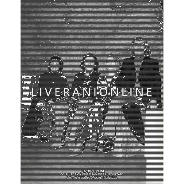 NEG-RETROSPETTIVA COMPLESSO I RICCHI E POVERI NELLA FOTO COMPLESSO MUSICALE DEI RICCHI E POVERI A FIRENZE NELL\'ANNO 1970 Angelo Sotgiu, Franco Gatti, Angela Brambati e Marina Occhiena AG ALDO LIVERANI SAS 