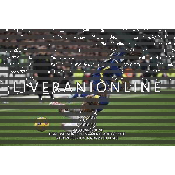 Torino 28.10.2023 Allianz Stadium @Manuela Viganti/Ag. Aldo Liverani sas Juventus vs Hellas Verona Campionato Calcio Serie A TIM 2023/2024 10a giornata Nella foto: weston mckennie e matin hongla ©Viganti/AGENZIA ALDO LIVERANI SAS