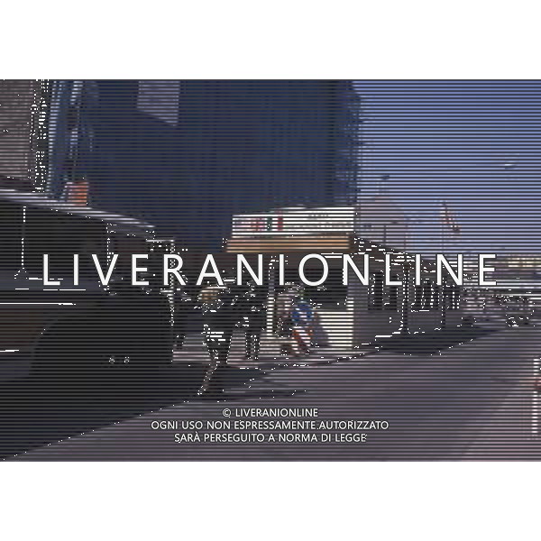 DIAP-GERMANIA EST ANNI 80 NELLA FOTO Il Checkpoint Charlie è stato un importante posto di blocco a Berlino tra il settore sovietico e il settore americano, prima della caduta del Muro. AG ALDO LIVERANI SAS