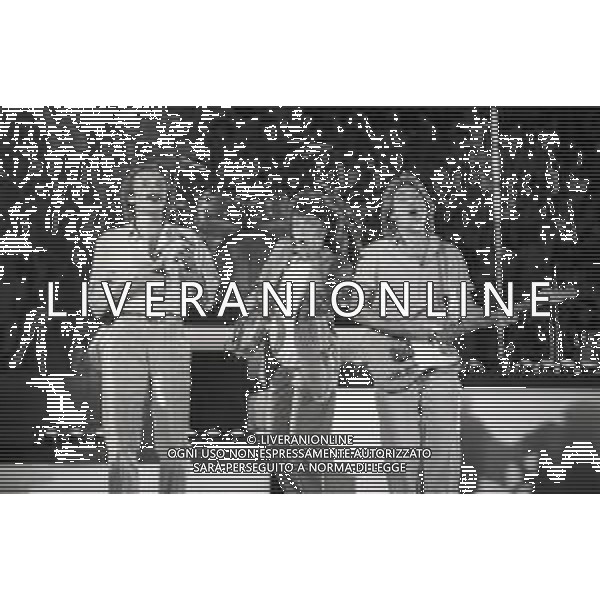 NEG-RETROSPETTIVA COMPLESSO MUSICALE RICCHIE POVERI NELLA FOTO IL COMPLESSO MUSICALE DEI RICCHI E POVERI A SAINT VINCENT ESTATE NELL\'ANNO 1986 AG ALDO LIVERANI SAS