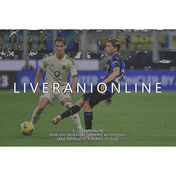 Inter vs Roma nella foto Nicolo\' Barella (Inter) e Edoardo Bove (Roma) Milano 29-10-2023 Stadio Giuseppe Meazza - San Siro Campionato Serie A TIM - 10a giornata foto Roberto Garavaglia/ag. Aldo Liverani sas/ AGENZIA ALDO LIVERANI SAS