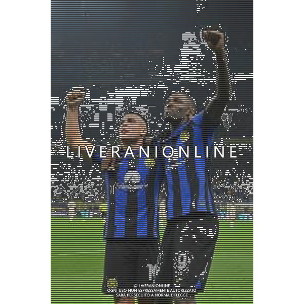 Inter vs Roma nella foto Lautaro Martinez (Inter) SX e Marcus Thuram (Inter) DX esultano dopo il gol dell\'1 a 0 Milano 29-10-2023 Stadio Giuseppe Meazza - San Siro Campionato Serie A TIM - 10a giornata foto Roberto Garavaglia/ag. Aldo Liverani sas