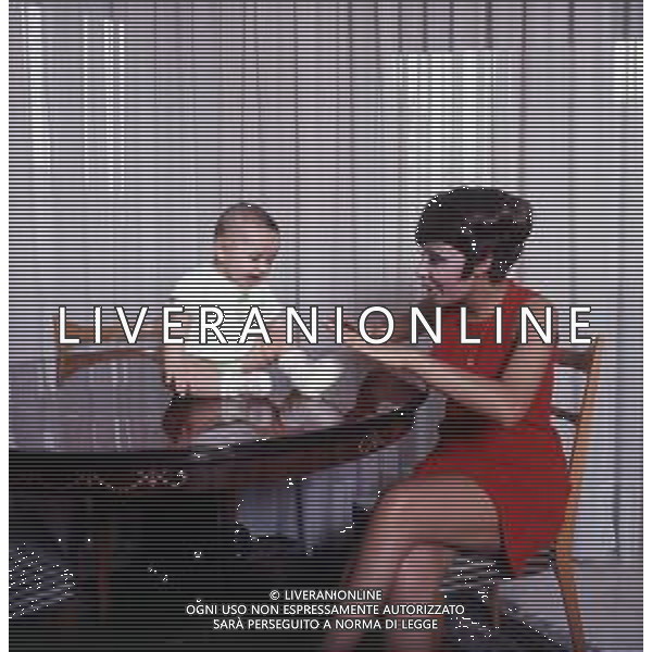 COL-RETROSPETTIVA LARA SAINT PAUL CANTANTE NELLA FOTO LARA SAINT PAUL CON LA FIGLIA A MILANO AG ALDO LIVERANI SAS