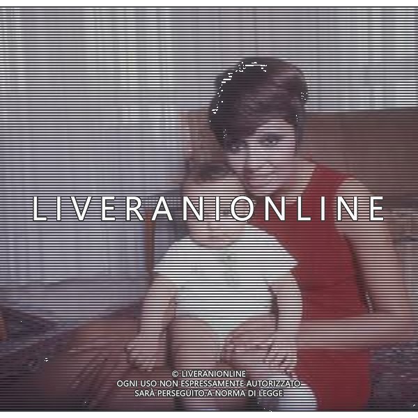 COL-RETROSPETTIVA LARA SAINT PAUL CANTANTE NELLA FOTO LARA SAINT PAUL CON LA FIGLIA A MILANO AG ALDO LIVERANI SAS