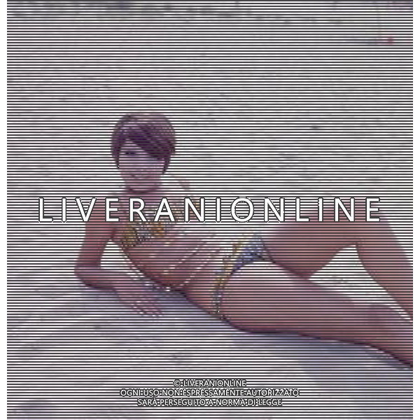 COL-RETROSPETTIVA LARA SAINT PAUL CANTANTE NELLA FOTO LARA SAINT PAUL A RICCIONE NELL\'ANNO 1969 AG ALDO LIVERANI SAS
