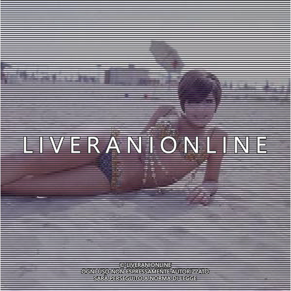 COL-RETROSPETTIVA LARA SAINT PAUL CANTANTE NELLA FOTO LARA SAINT PAUL A RICCIONE NELL\'ANNO 1969 AG ALDO LIVERANI SAS