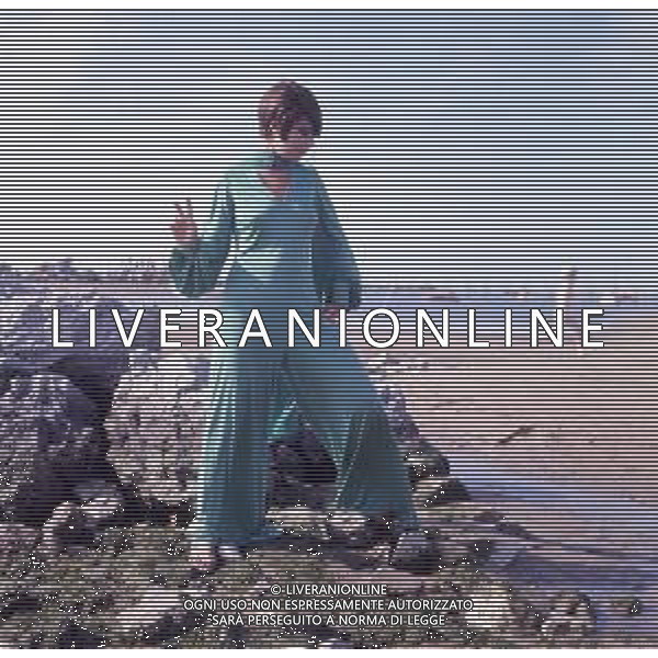 COL-RETROSPETTIVA LARA SAINT PAUL CANTANTE NELLA FOTO LARA SAINT PAUL A RICCIONE NELL\'ANNO 1969 AG ALDO LIVERANI SAS