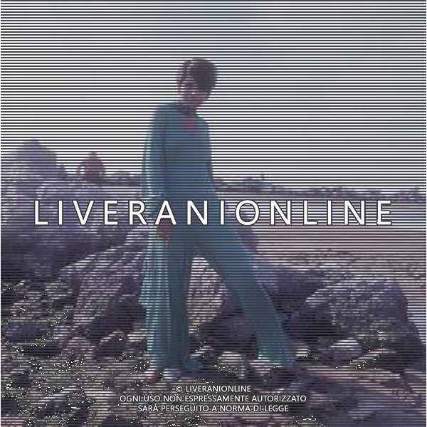 COL-RETROSPETTIVA LARA SAINT PAUL CANTANTE NELLA FOTO LARA SAINT PAUL A RICCIONE NELL\'ANNO 1969 AG ALDO LIVERANI SAS