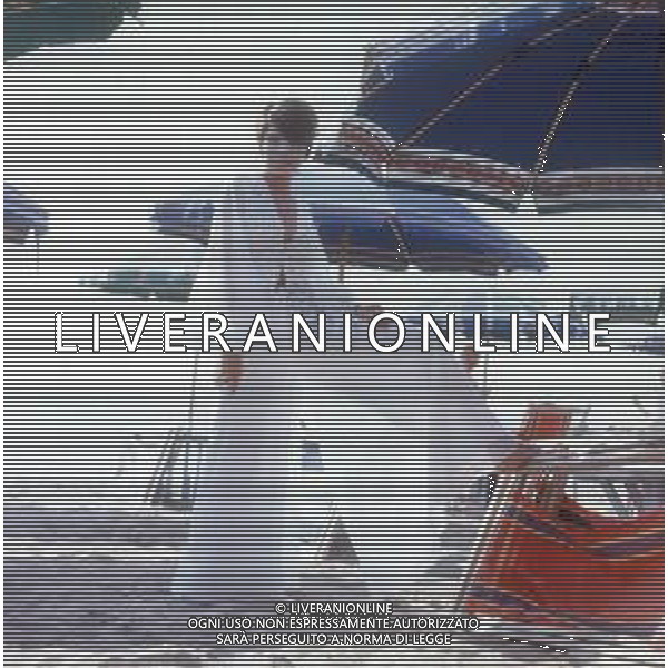 COL-RETROSPETTIVA LARA SAINT PAUL CANTANTE NELLA FOTO LARA SAINT PAUL A RICCIONE NELL\'ANNO 1969 AG ALDO LIVERANI SAS
