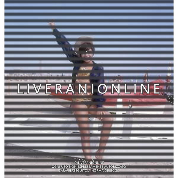 COL-RETROSPETTIVA LARA SAINT PAUL CANTANTE NELLA FOTO LARA SAINT PAUL A RICCIONE NELL\'ANNO 1969 AG ALDO LIVERANI SAS