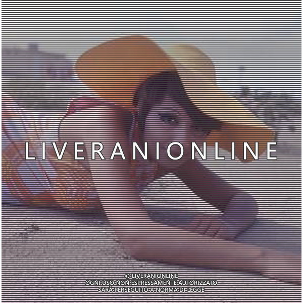 COL-RETROSPETTIVA LARA SAINT PAUL CANTANTE NELLA FOTO LARA SAINT PAUL A RICCIONE NELL\'ANNO 1969 AG ALDO LIVERANI SAS