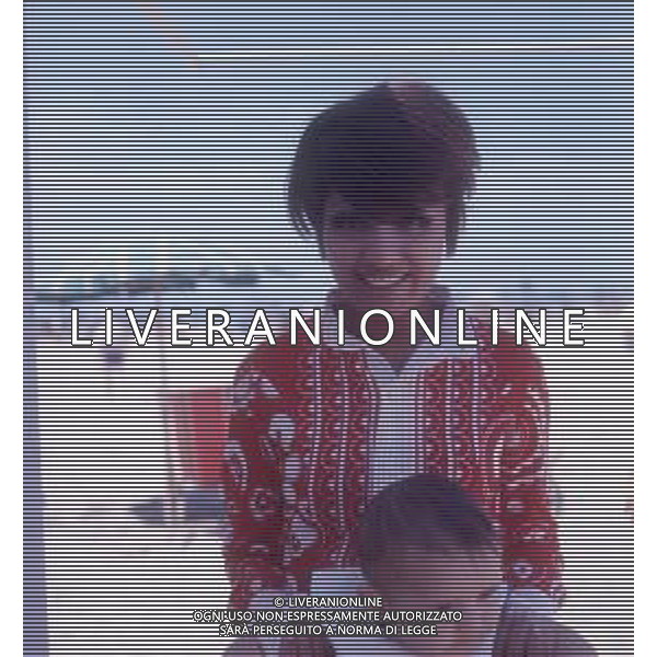 COL-RETROSPETTIVA LARA SAINT PAUL CANTANTE NELLA FOTO LARA SAINT PAUL CON LA FIGLIA A RICCIONE NELL\'ANNO 1969 AG ALDO LIVERANI SAS