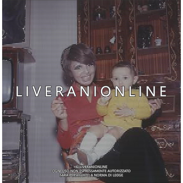 COL-RETROSPETTIVA LARA SAINT PAUL CANTANTE NELLA FOTO LARA SAINT PAUL CON LA FAMIGLIA AG ALDO LIVERANI SAS