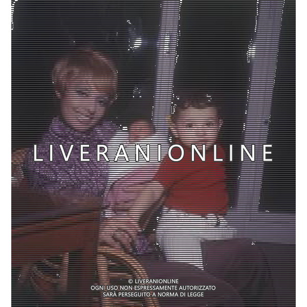 COL-RETROSPETTIVA LARA SAINT PAUL CANTANTE NELLA FOTO LARA SAINT PAUL CON LA FAMIGLIA AG ALDO LIVERANI SAS