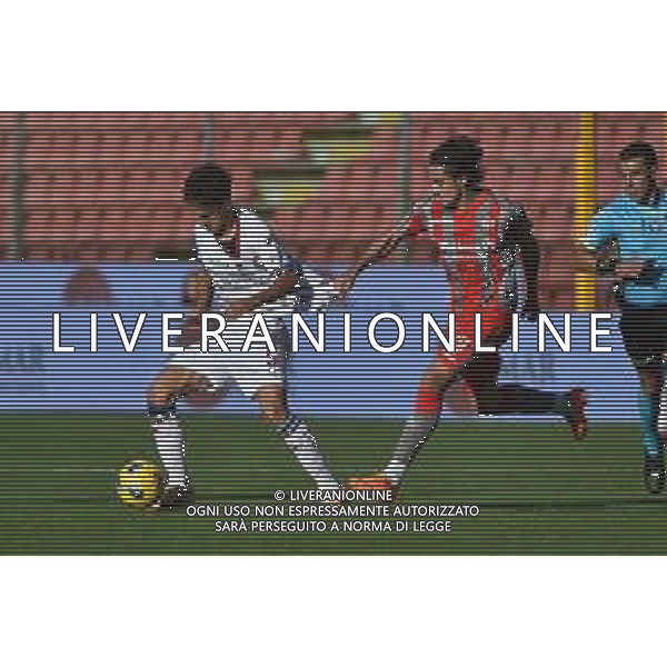 TVRG Cremonese vs Cittadella nella foto Valerio Mastrantonio (Cittadella) e Leonardo Sernicola (Cremonese) Cremona 31-10-2023 Stadio Giovanni Zini Coppa Italia Frecciarossa - 16mi di finale foto Roberto Garavaglia/ag. Aldo Liverani sas/Agenzia ALDO LIVERANI SAS