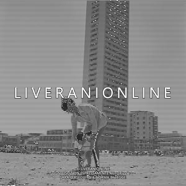 LARA SAINT PAUL, cantante italiana - RETROSPETTIVA nella foto con la figlia sulla spiaggia al mare di Riccione a Luglio 1969 ©ARCHIVIO / AGENZIA ALDO LIVERANI SAS