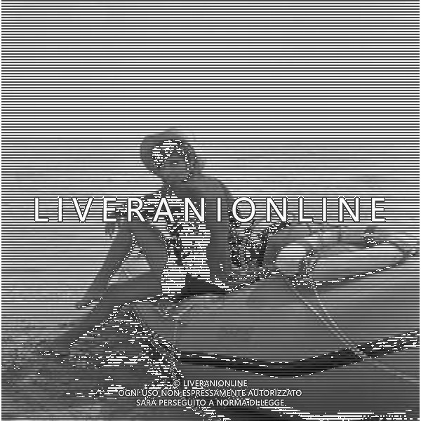 LARA SAINT PAUL, cantante italiana - RETROSPETTIVA nella foto sulla spiaggia al mare di Riccione a Luglio 1969 ©ARCHIVIO / AGENZIA ALDO LIVERANI SAS