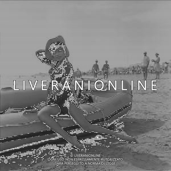 LARA SAINT PAUL, cantante italiana - RETROSPETTIVA nella foto sulla spiaggia al mare di Riccione a Luglio 1969 ©ARCHIVIO / AGENZIA ALDO LIVERANI SAS