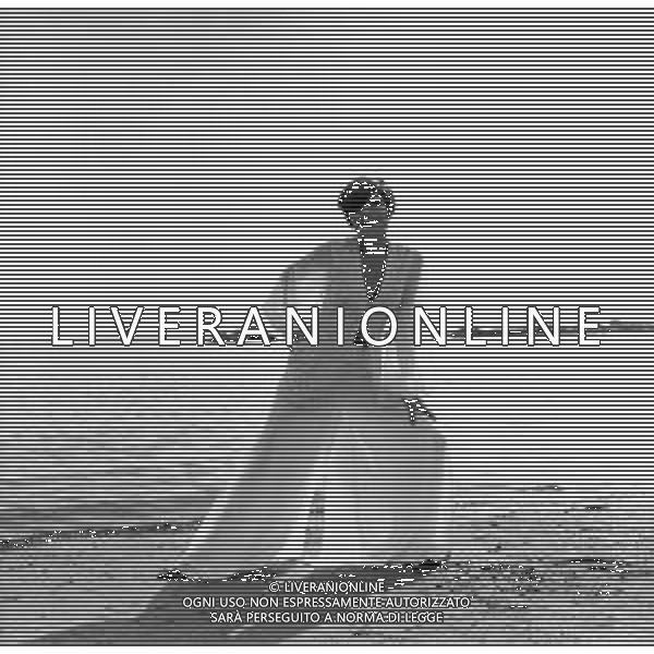 LARA SAINT PAUL, cantante italiana - RETROSPETTIVA nella foto sulla spiaggia al mare di Riccione a Luglio 1969 ©ARCHIVIO / AGENZIA ALDO LIVERANI SAS