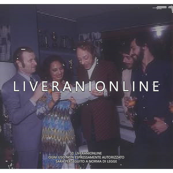 COL-RETROSPETTIVA LARA SAINT PAUL CANTANTE NELLA FOTO LARA SAINT PAUL CON AMICI IN CASA A UNA FESTA NELL\'ANNO 1972 A MILANO AG ALDO LIVERANI SAS