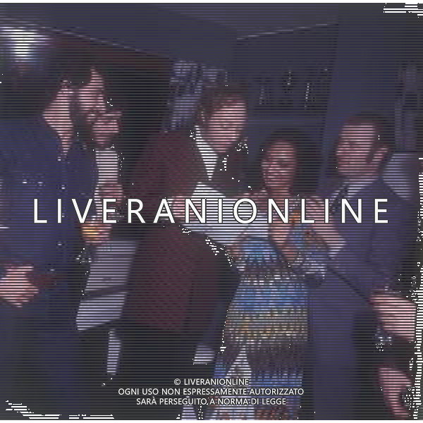 COL-RETROSPETTIVA LARA SAINT PAUL CANTANTE NELLA FOTO LARA SAINT PAUL CON AMICI IN CASA A UNA FESTA NELL\'ANNO 1972 A MILANO AG ALDO LIVERANI SAS
