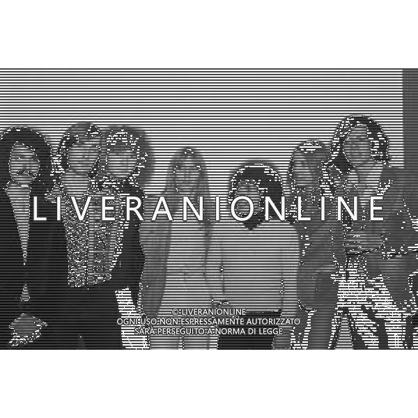 Neg- RETROSPETTIVA MINI TOURNEE\' PROMOZIONALE DAL TITOLO "FREE DIMENSION" A MILANO NOVEMBRE 1972 NELLA FOTO CLAUDIO BAGLIONI CON LA MOGLIE PAOLA MASSARI, RICCARDO (RICHARD) COCCIANTE E IL GRUPPO MUSICALE DEI CYAN AG ALDO LIVERANI SAS