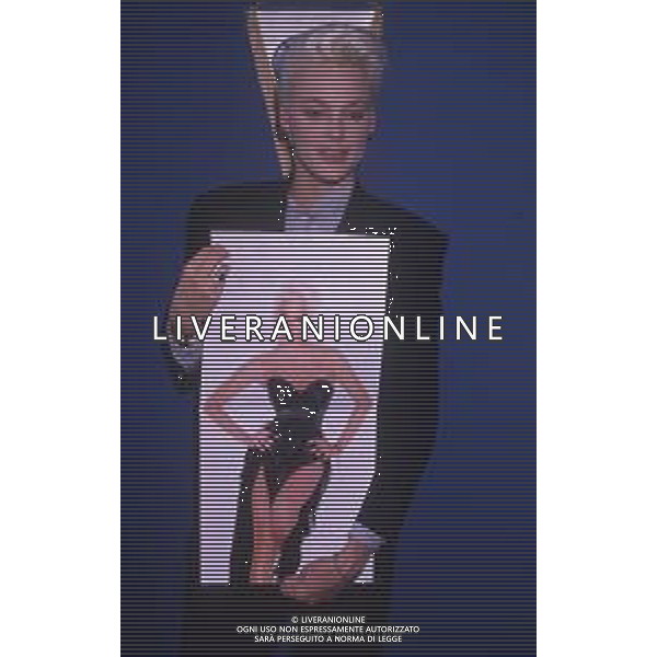 COL-RETROSPETTIVA BRIGITTE NIELSEN ATTRICE NELLA FOTO BRIGITTE NIELSEN PRESENTA IL SUO DISCO NELL\'ANNO 1987 A MILANO IN TERRAZZA MARTINI AG ALDO LIVERANI SAS 