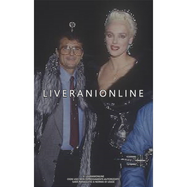 DIAP-RETROSPETTIVA BRIGITTE NIELSEN ATTRICE NELLA FOTO BRIGITTE NIELSEN CON TONY RENIS NELL\'ANNO 1989 A MILANO TRASMISSIONE TELEVISIVA “ODIENS“ AG ALDO LIVERANI SAS 