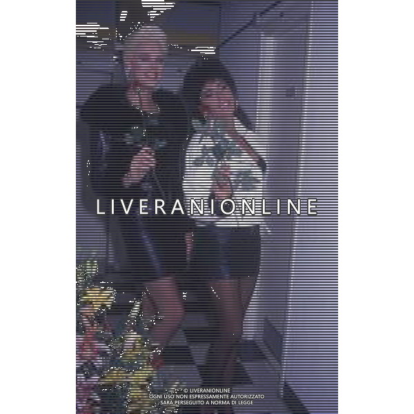 DIAP-RETROSPETTIVA BRIGITTE NIELSEN ATTRICE NELLA FOTO BRIGITTE NIELSEN CON SABRINA SALERNO NELL\'ANNO 1989 A MILANO TRASMISSIONE TELEVISIVA “ODIENS“ AG ALDO LIVERANI SAS 