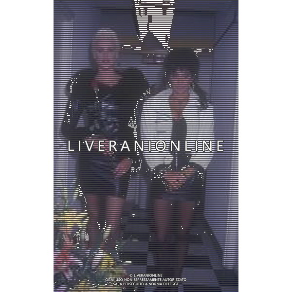 DIAP-RETROSPETTIVA BRIGITTE NIELSEN ATTRICE NELLA FOTO BRIGITTE NIELSEN CON SABRINA SALERNO NELL\'ANNO 1989 A MILANO TRASMISSIONE TELEVISIVA “ODIENS“ AG ALDO LIVERANI SAS 