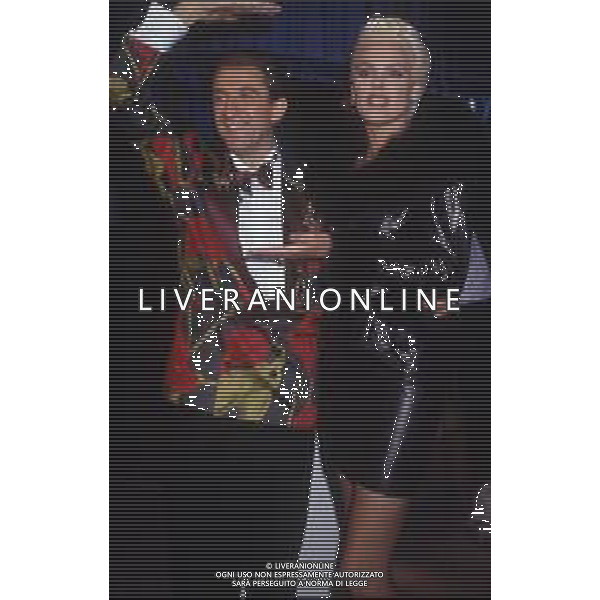 DIAP-RETROSPETTIVA BRIGITTE NIELSEN ATTRICE NELLA FOTO BRIGITTE NIELSEN CON EZIO GREGGIO NELL\'ANNO 1989 A MILANO TRASMISSIONE TELEVISIVA “ODIENS“ AG ALDO LIVERANI SAS 