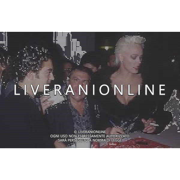 DIAP-RETROSPETTIVA BRIGITTE NIELSEN ATTRICE NELLA FOTO BRIGITTE NIELSEN CON JIMMY IL FENOMENO NELL\'ANNO 1989 A MILANO TRASMISSIONE TELEVISIVA “ODIENS“ AG ALDO LIVERANI SAS 