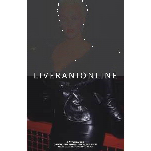 DIAP-RETROSPETTIVA BRIGITTE NIELSEN ATTRICE NELLA FOTO BRIGITTE NIELSEN NELL\'ANNO 1989 A MILANO TRASMISSIONE TELEVISIVA “ODIENS“ AG ALDO LIVERANI SAS 