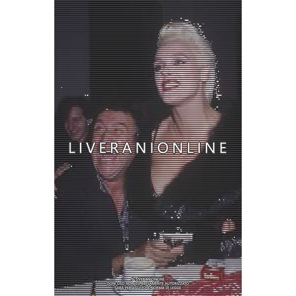 DIAP-RETROSPETTIVA BRIGITTE NIELSEN ATTRICE NELLA FOTO BRIGITTE NIELSEN CON JIMMY IL FENOMENO NELL\'ANNO 1989 A MILANO TRASMISSIONE TELEVISIVA “ODIENS“ AG ALDO LIVERANI SAS 