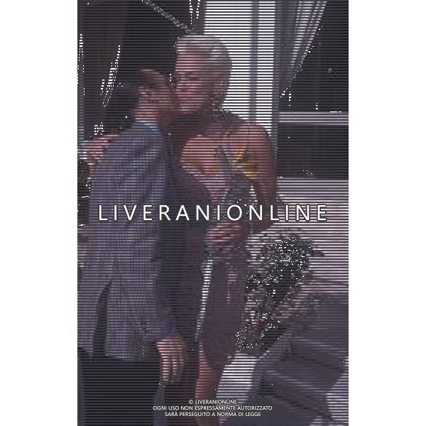 DIAP-RETROSPETTIVA BRIGITTE NIELSEN ATTRICE NELLA FOTO BRIGITTE NIELSEN CON TONY RENIS NELL\'ANNO 1992 A SANREMO AG ALDO LIVERANI SAS 