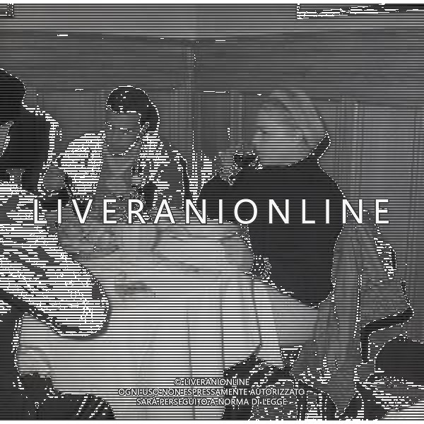 NEG-RETROSPETTIVA YVES MONTAND ATTORE NELLA FOTO YVES MONTAND  CON SIMONE SIGNORET A ROMA NELL\'ANNO 1960 AG ALDO LIVERANI SAS