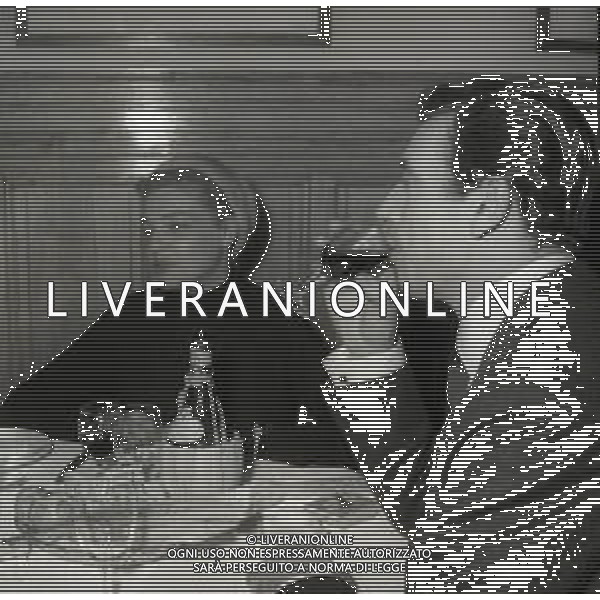 NEG-RETROSPETTIVA YVES MONTAND ATTORE NELLA FOTO YVES MONTAND  CON SIMONE SIGNORET A ROMA NELL\'ANNO 1960 AG ALDO LIVERANI SAS