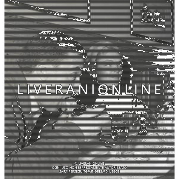 NEG-RETROSPETTIVA YVES MONTAND ATTORE NELLA FOTO YVES MONTAND  CON SIMONE SIGNORET A ROMA NELL\'ANNO 1960 AG ALDO LIVERANI SAS