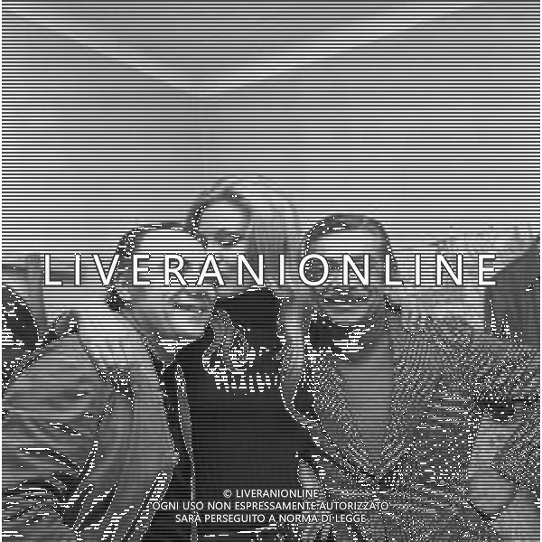 Neg- RETROSPETTIVA HELENE CHANEL ATTRICE CON IL CANTANTE CLAUDIO VILLA E L\'ATTORE COMICO TINO SCOTTI NELLA FOTO A MILANO NEL DICEMBRE DEL 1970 AG ALDO LIVERANI SAS