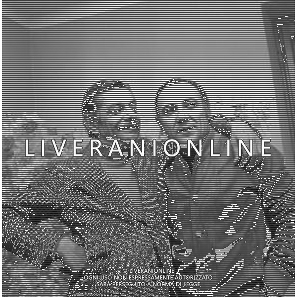 Neg- RETROSPETTIVA CLAUDIO VILLA CANTANTE CON L\'ATTORE COMICO TINO SCOTTI NELLA FOTO A MILANO NEL DICEMBRE DEL 1970 AG ALDO LIVERANI SAS