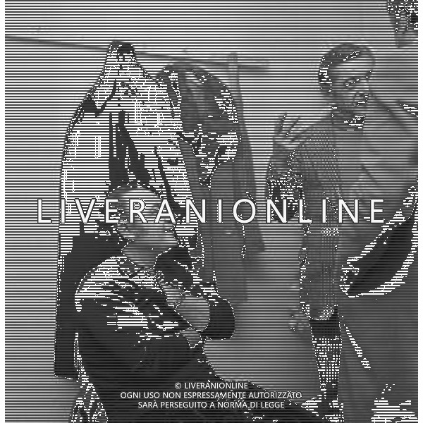 Neg- RETROSPETTIVA CLAUDIO VILLA CANTANTE CON L\'ATTORE COMICO TINO SCOTTI NELLA FOTO A MILANO NEL DICEMBRE DEL 1970 AG ALDO LIVERANI SAS