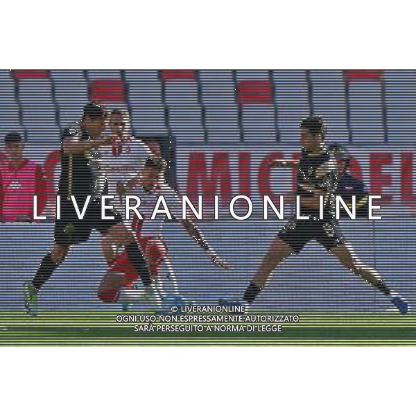 Francesco Di Tacchio of Ascoli Calcio and Marco Nasti of SSC Bari during the Italian Serie B match SSC Bari vs Ascoli Calcio on November 4, 2023 at the San Nicola stadium in Bari, Italy. Photo by Emmanuele Mastrodonato/ag. Aldo Liverani sas/AGENZIA ALDO LIVERANI SAS