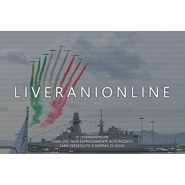 4-11-2023. Sergio Mattarella, presidente della Repubblica italiana, in visita a Cagliari, zona autorità portuale in Via Roma, in occasione della festa delle forze armate.. Foto Salvatore Moi/Agenzia Aldo Liverani s.a.s. Nella foto: Pattuglia acrobatica aereonautica italiana frecce tricolori ©MOI Salvatore /AGENZIA ALDO LIVERANI SAS