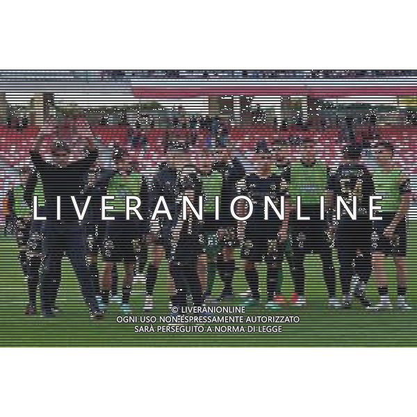 Players of Ascoli Calcio of Ascoli Calcio applauds fans during the Italian Serie B match SSC Bari vs Ascoli Calcio on November 4, 2023 at the San Nicola stadium in Bari, Italy. Photo by Emmanuele Mastrodonato/ag. Aldo Liverani sas/AGENZIA ALDO LIVERANI SAS