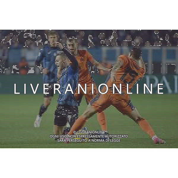 Atalanta vs Inter nella foto Teun Koopmeiners (Atalanta) e Henrikh Mkhitaryan (Inter) Bergamo 04-11-2023 Gewiss Stadium - Stadio Atleti Azzurri d\'Italia Campionato Serie A TIM - 11a giornata foto Roberto Garavaglia/ag. Aldo Liverani sas/AGENZIA ALDO LIVERANI SAS