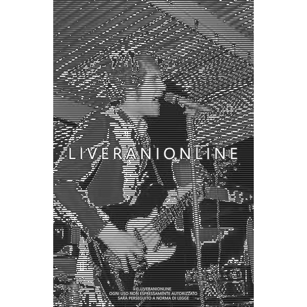 Neg- RETROSPETTIVA 1° PREMIO FERRAGOSTO D\'ORO RICCIONE 18 AGOSTO 1969 NELLA FOTO WALTER MONACCHI (basso) DEL GRUPPO MUSICALE \'ANONIMA SOUND\' AG ALDO LIVERANI SAS