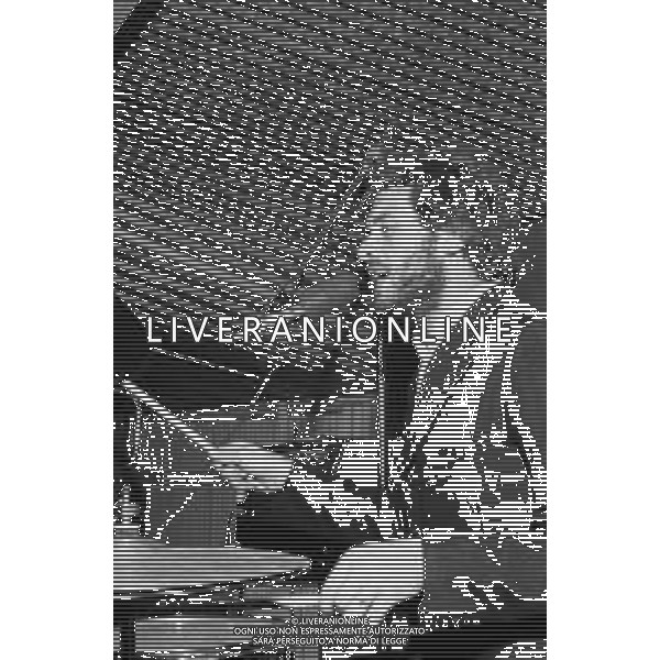 Neg- RETROSPETTIVA 1° PREMIO FERRAGOSTO D\'ORO RICCIONE 18 AGOSTO 1969 NELLA FOTO VELIO GUALAZZI (batteria) DEL GRUPPO MUSICALE \'ANONIMA SOUND\' AG ALDO LIVERANI SAS