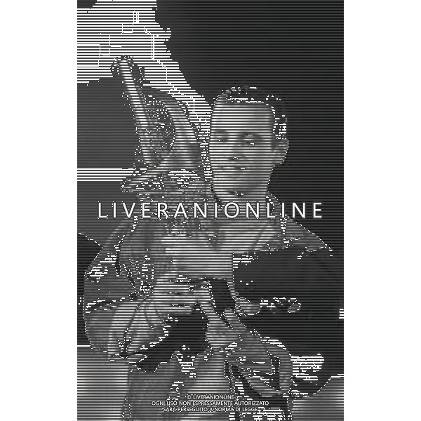 NEG-RETROSPETTIVA EROS RAMAZZOTTI CANTANTE NELLA FOTO EROS RAMAZZOTTI NELL\'ANNO 1989 AL FESTIVALBAR AG ALDO LIVERANI SAS  